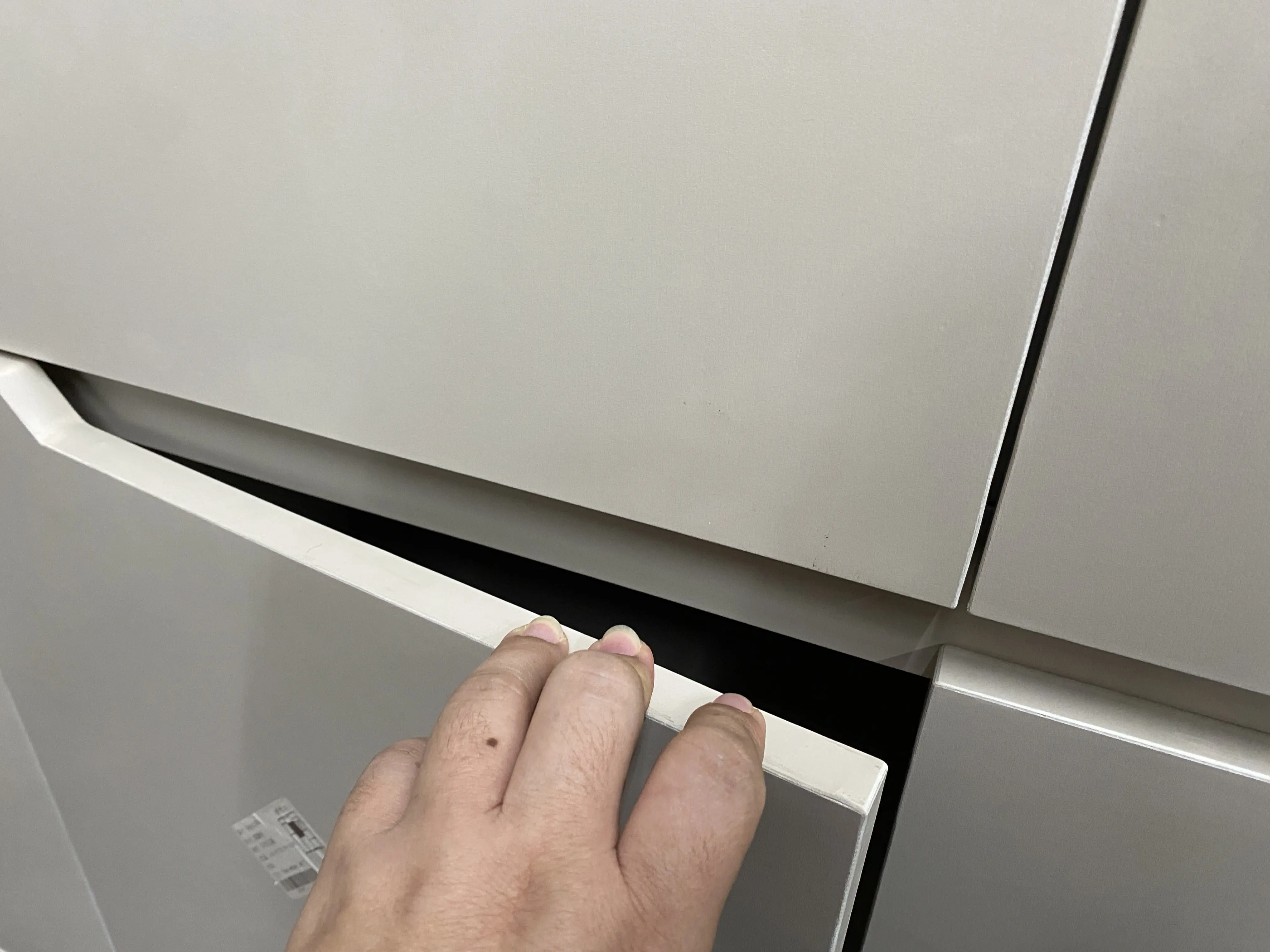 cabinet-handle-design2025-9-7-1-3 櫃體把手設計有哪些?2025年最熱門把手款式推薦