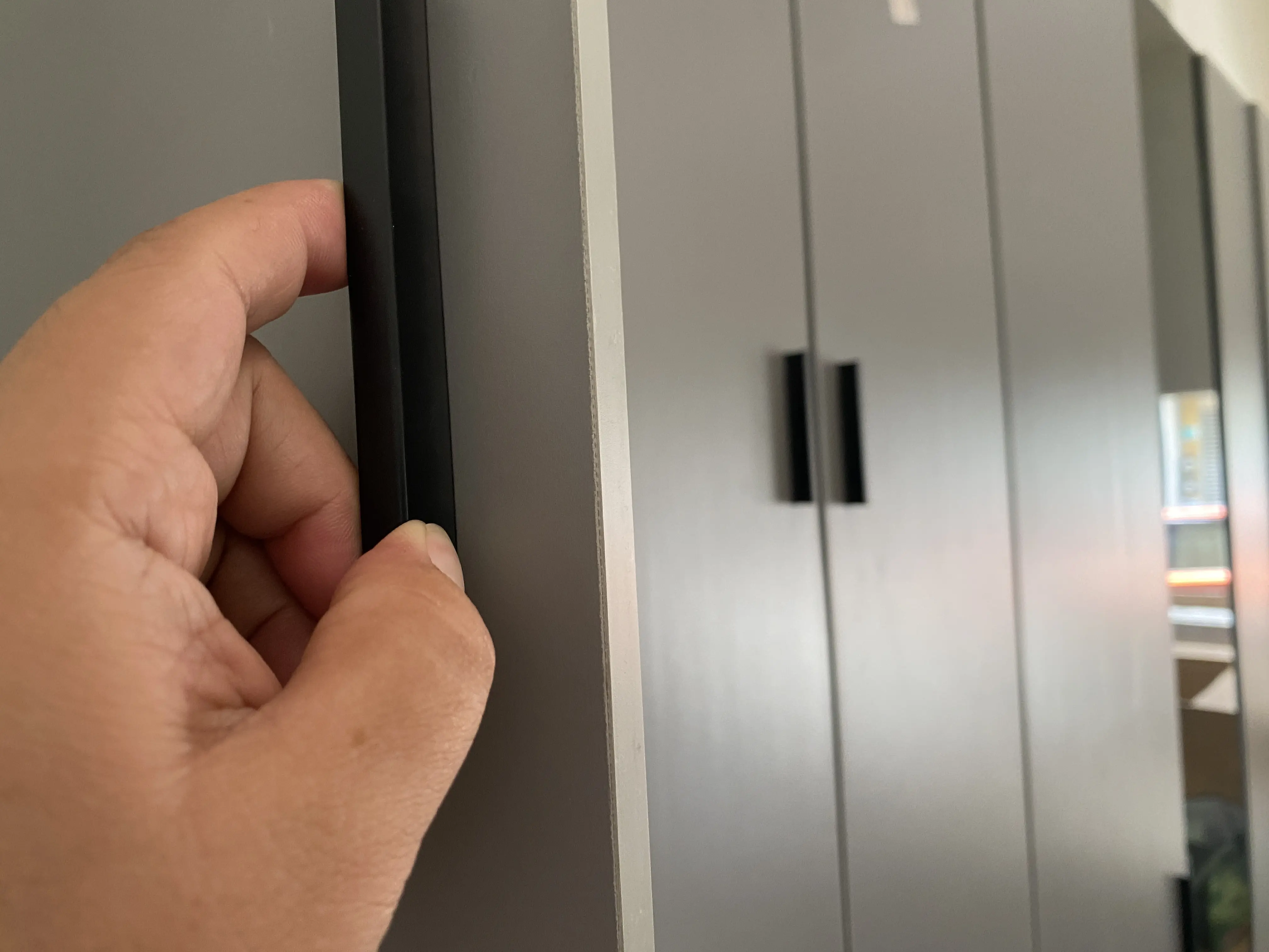cabinet-handle-design2025-9-7-1-7 櫃體把手設計有哪些?2025年最熱門把手款式推薦