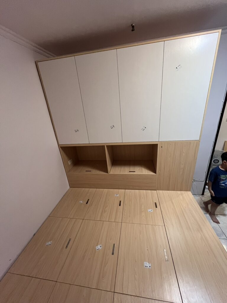 2.5坪臥室家具案例｜客製化掀床＋衣櫃一體設計，讓小房間空出呼吸空間